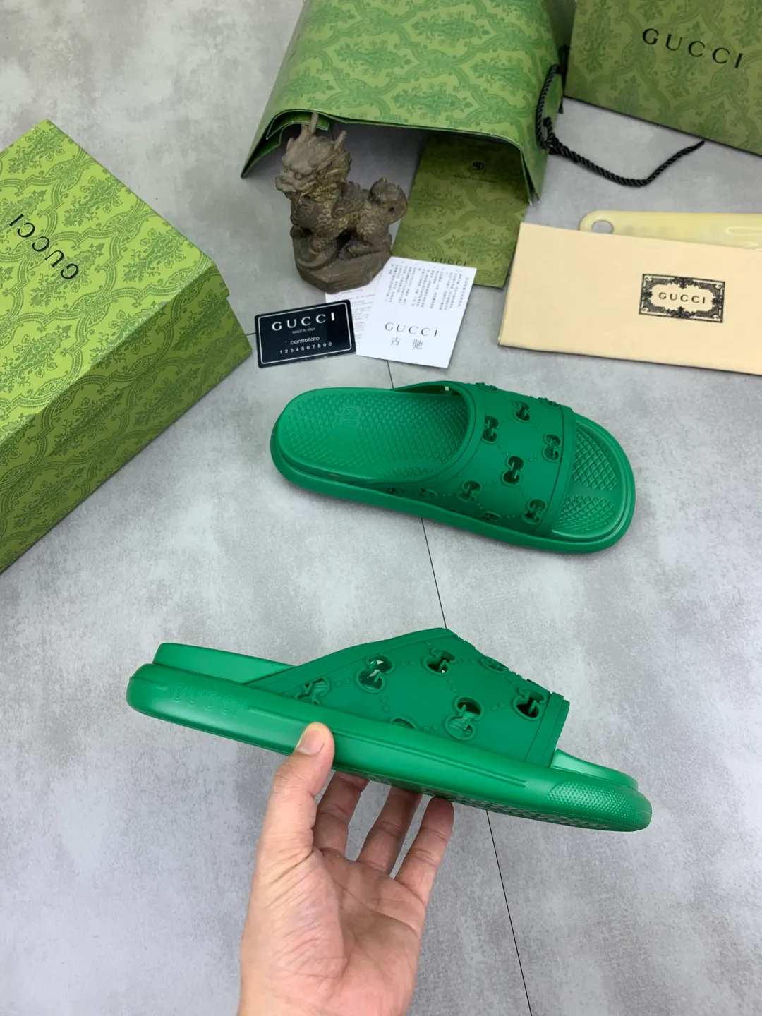 Men's Men's Shoes 💰P300💰[New Style] High Version 🎁🎁🎁 GUCCI New Year of the Snake casual slippers, original official website, perfect workmanship, transmitting a kind of noble luxury, sublimating its definition of luxury in Gucci's high-end extraordinary craftsmanship. Original Gucci double G combination outsole, code number: 35-46, complete package